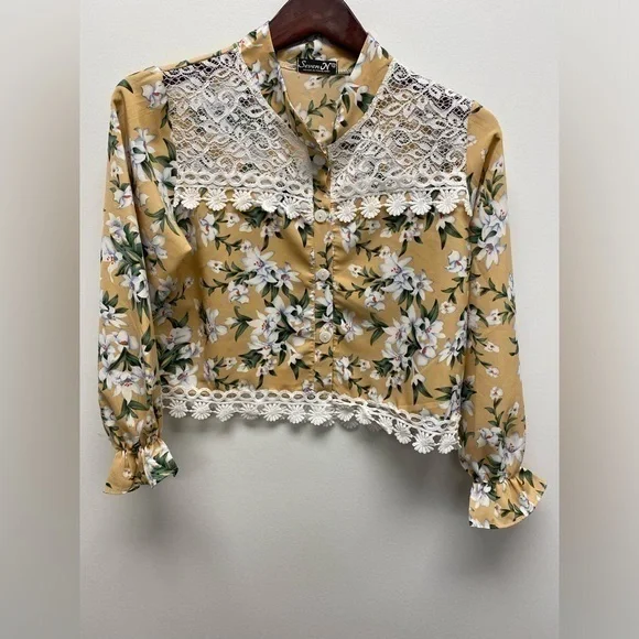 ✨ 4 for $30 ✨ Seven N Mustard Color Floral Cropped Button-Up Top Size S - Picture 1 of 4